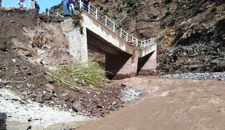 أزيلال :قنطرة مهددة بالانهيار