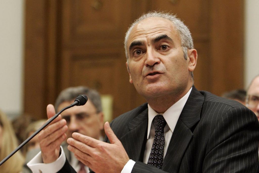 منصف السلاوي يتقدم باعتذار عن تحرش جنسي‬