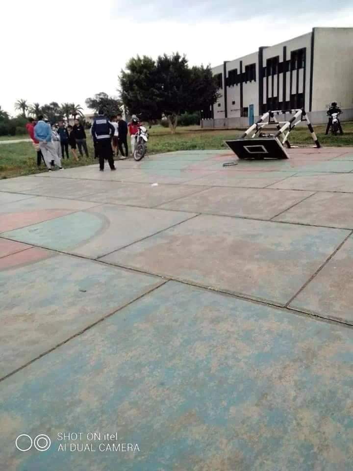 وفاة تلميذ بثانوية إدريس الأول بالقنيطرة إثر سقوط طوق حديدي خاص بكرة السلة