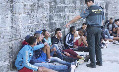 السلطات المغربية تعيد 400 قاصر الى المغرب