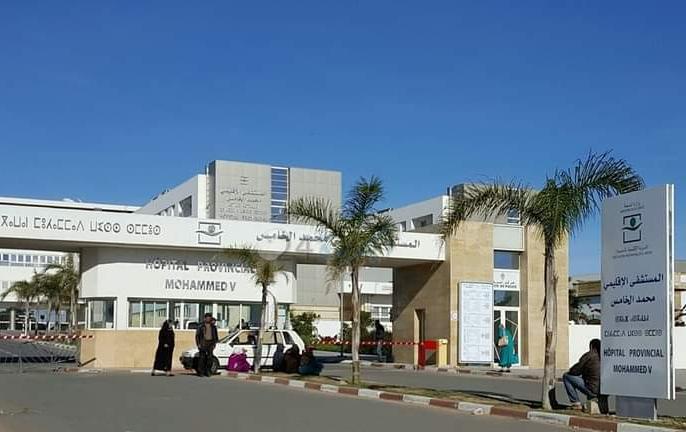 غياب الاطباء يدفع المواطنين للاحتجاج امام ادارة مستشفى محمد الخامس بالجديدة