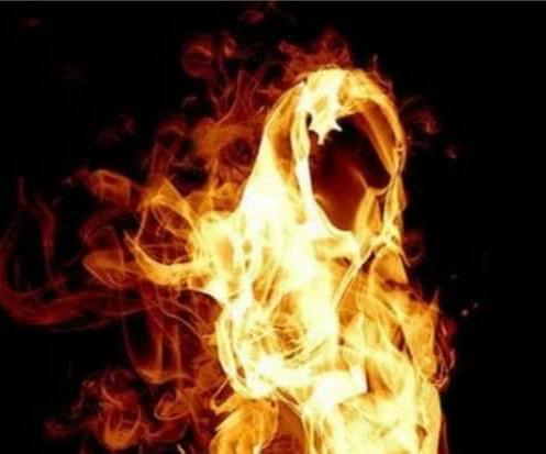 ثلاثينية تضرم النار في جسدها امام مقر ولاية امن بني مكادة بطنجة