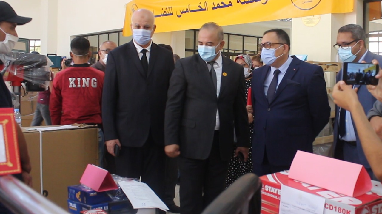 توزيع معدات على الشباب  حاملي المشاريع الصغرى بوجدة