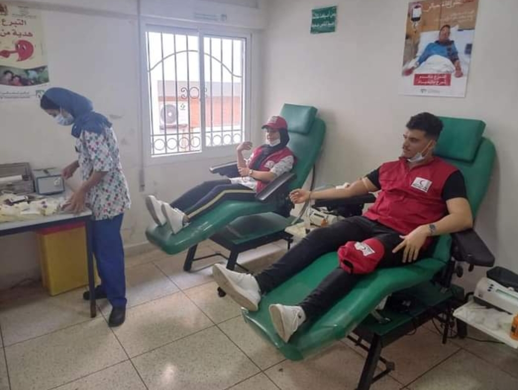 30 مسعفة ومسعف من المكتب الإقليمي للهلال الأحمر المغربي بالناظور يساهمون في حملة التبرع بالدم