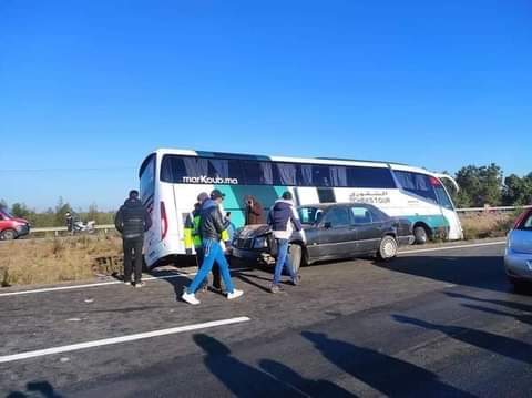 حادثة سير غريبة قرب القنيطرةتسجل وفاة سيدة و أزيد من 37 مصاب