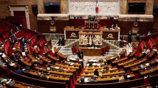 البرلمان الفرنسي يصادق على إلزامية شهادة التلقيح