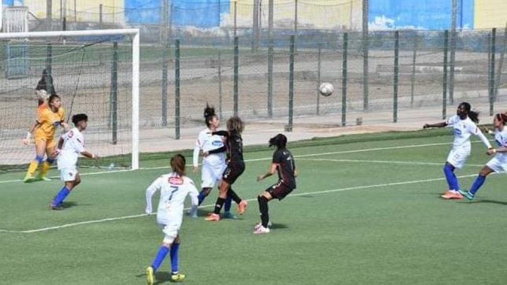 المباراة النهائية لكأس العرش لكرة القدم النسوية بمدينة الداخلة