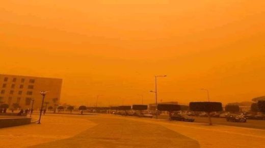 الغبار يغطي سماء مدن  الشرق ويحجب الرؤية