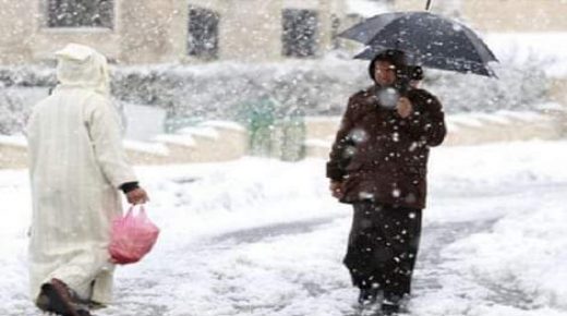 أمطار قوية وتساقط ثلوج مع هبوب رياح قوية بعدد من أقاليم المملكة ابتداء من اليوم الخميس و إلى غاية يوم الجمعة