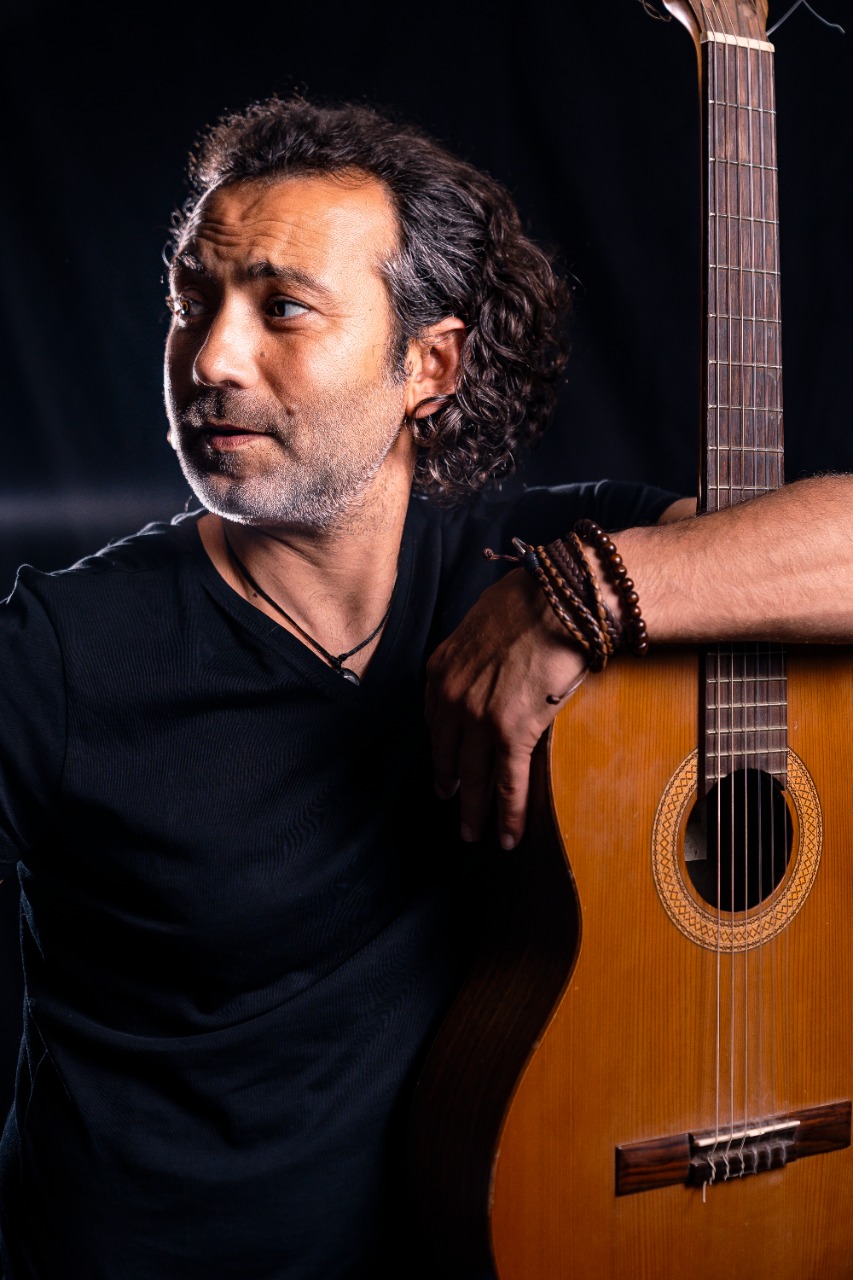 علاء ميكري أول فنان مغربي يربط جسرا ثقافيا بين إفريقيا وأمريكا اللاتينية