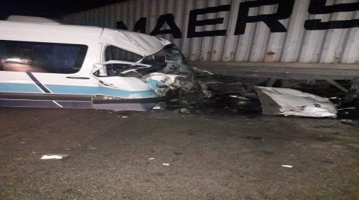 طنجة : مقتل شخص و جرح اخرين  في حادثة سير خطيرة بين حافلتين لنقل العمال وشاحنة بملوسة