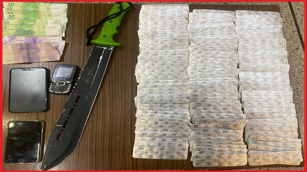 امن مكناس يوقف مشتبهين وبحوزتهم 1860 قرص مخدر وسلاح ابيض