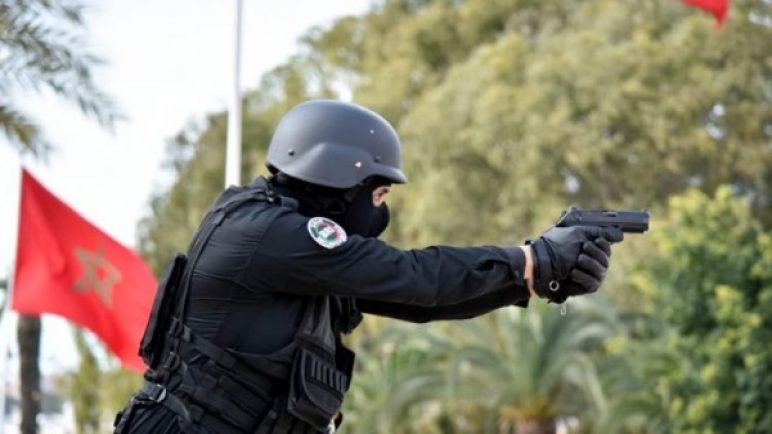 أكادير مفتش شرطة يضطر لاستعمال سلاحه الوظيفي بشكل تحديري