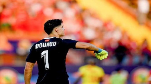 ياسين بونو يفوز بجائزة زاموا كأفضل حارس بالليغا الإسبانية