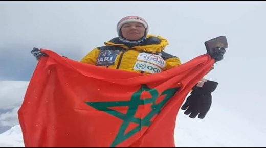 جلالة الملك يهنئ السيدة بشرى بايبانو إثر رفعها العلم الوطني بقمة أنابورنا بسلسلة جبال الهيمالايا