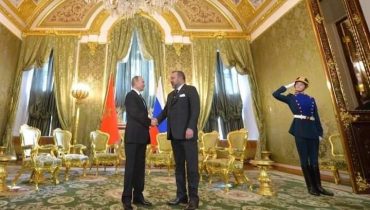 الملك يشيد بالعلاقات العريقة مع روسيا