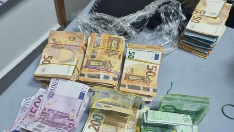 حجز اليورو وملابس فاخرة بميناء طنجة‎‎