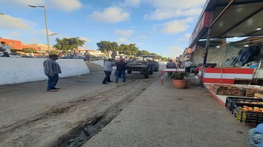 قائد قيادة سيدي يحيى زعير عمالة الصخيرات تمارة، يحرر الملك العمومي من الباعة الجائلين