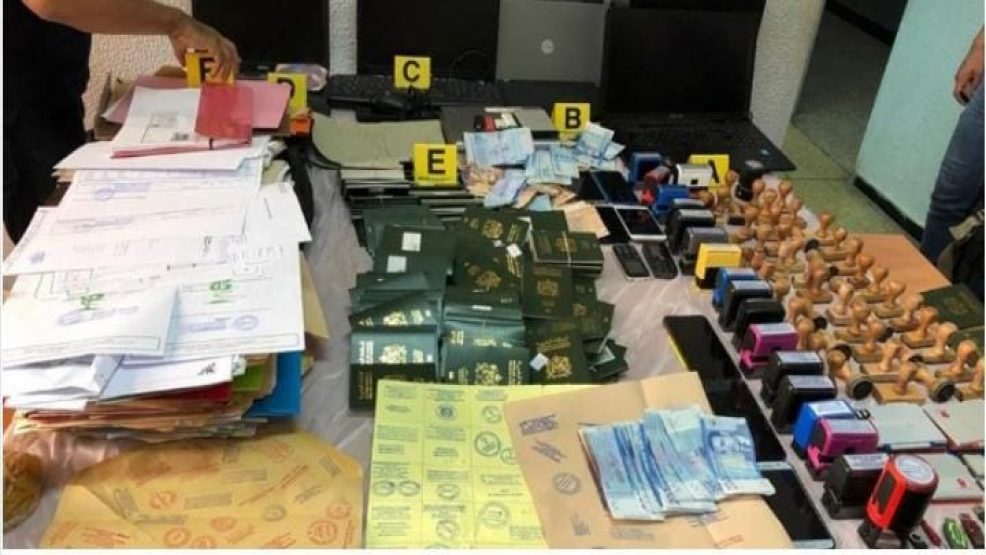 الناظور : توقيف 20 شخصا متهمين في تنظيم الهجرة غير الشرعية وتزوير محررات رسمية