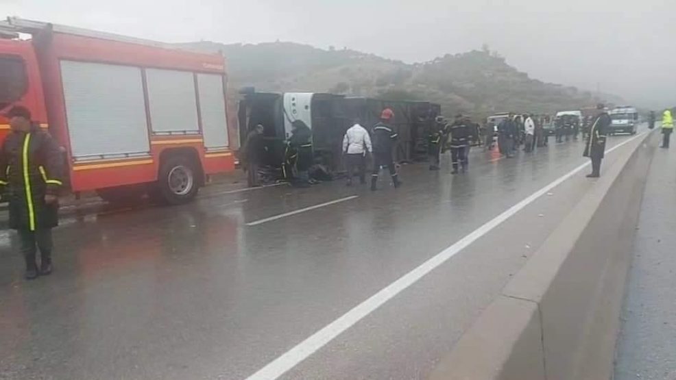حرب الطرق تسقط 12 قتيل في حادث انقلاب حافلة بالطريق السيار ضواحي تازة