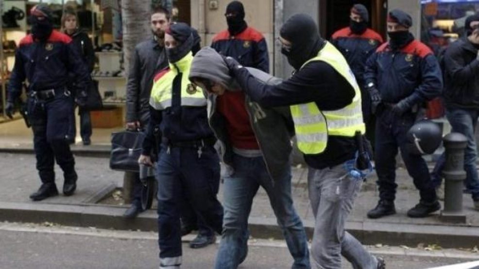 ترحيل مغربي مطلوب لدى السلطات الأمنية المغربية