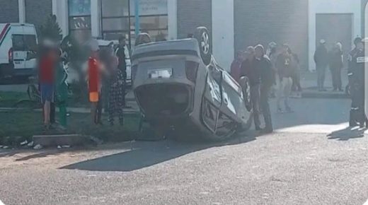 الجديدة : حادث سير و انقلاب سيارة قرب مركز تجاري