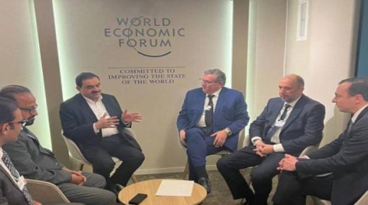 أخنوش في لقاء مستثمر هندي على هامش منتدى دافوس ومشروع ضخم للطاقة النظيفة قريبا في المغرب