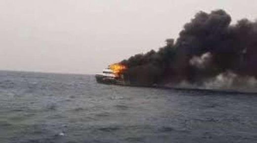 بوجدور : إحتراق مركب الصيد الساحلي بالجر “الحسايني” بمصيدة الأخطبوط يخلّف ضحايا في الأرواح