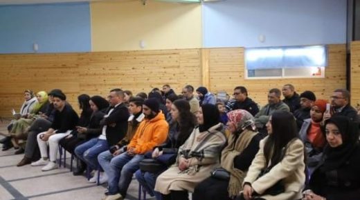 تمارة… انطلاق برنامج “كتابي أنيسي” بتوقيع كتاب تأملات في مسرح الدمى