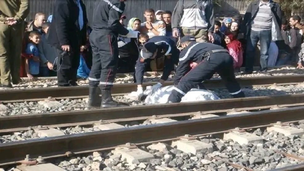 مصرع مسن في حادث قطار خلال محاولته مساعدة زوجته على الصعود إلى مقطورة