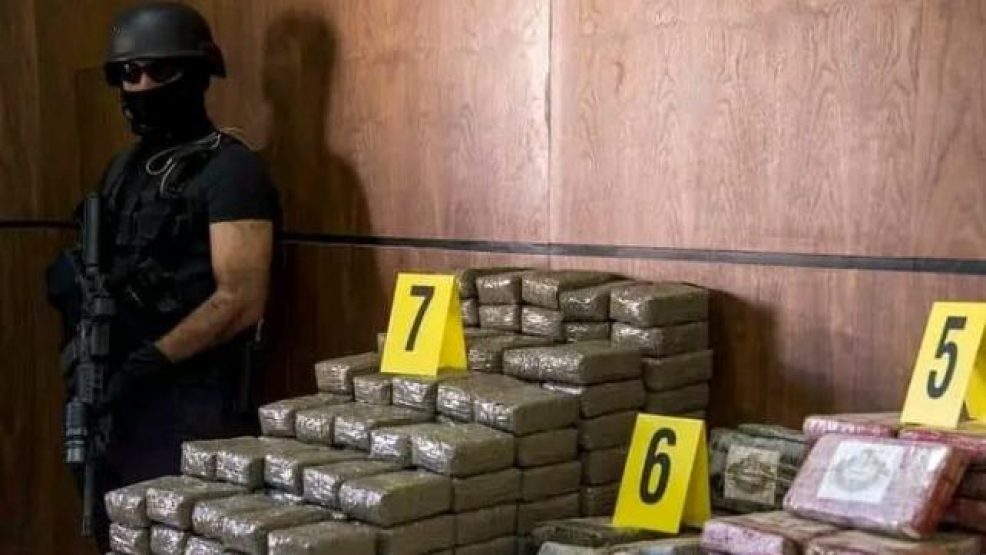 الرشيدية… حجز طن من مخدر الشيرا وتوقيف شخص يشتبه في ارتباطه بشبكة تنشط في الإتجار في المخدرات