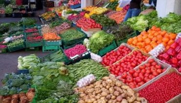 ارتفاع أسعار الخضر والفواكه بإقليم سيدي سيدي بنور يلهب جيوب المواطنين..
