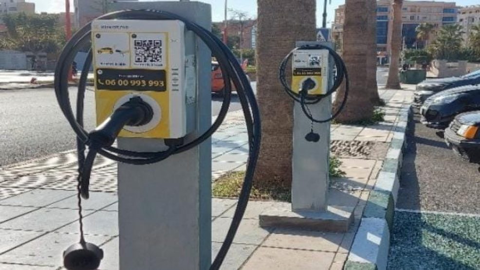 تشغيل محطة مجانية لشحن السيارات الكهربائية ببركان