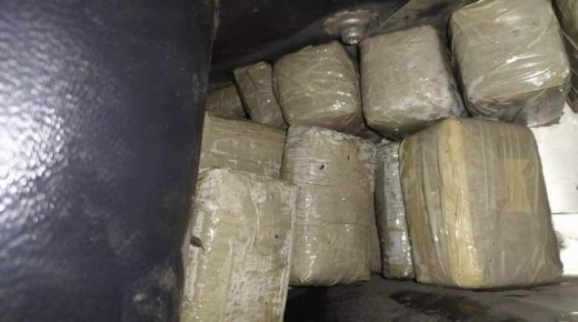ميناء طنجة المتوسط.. إجهاض عملية تهريب” 94 كيلوغرام” من مخدر الشيرا كانت على متن سيارتين خفيفتين