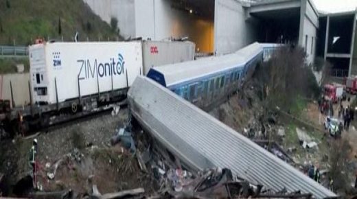 حادث اليونان: استقالة وزير النقل اليوناني بعد وقوع عشرات القتلى في حادث تصادم قطارين