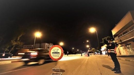 إصابة أمنيين إثر اقتحام سيارة مجنونة سدا قضائيا