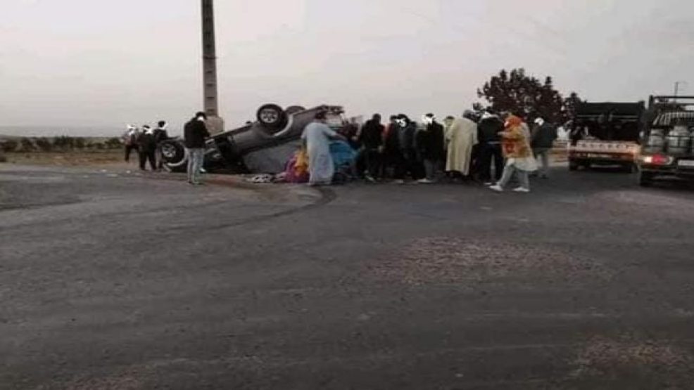 اشتوكة ايت باها : إصطدام سيارة “بيكوب” تقل عاملات زراعيات يخلف حوالي 26 جريحا