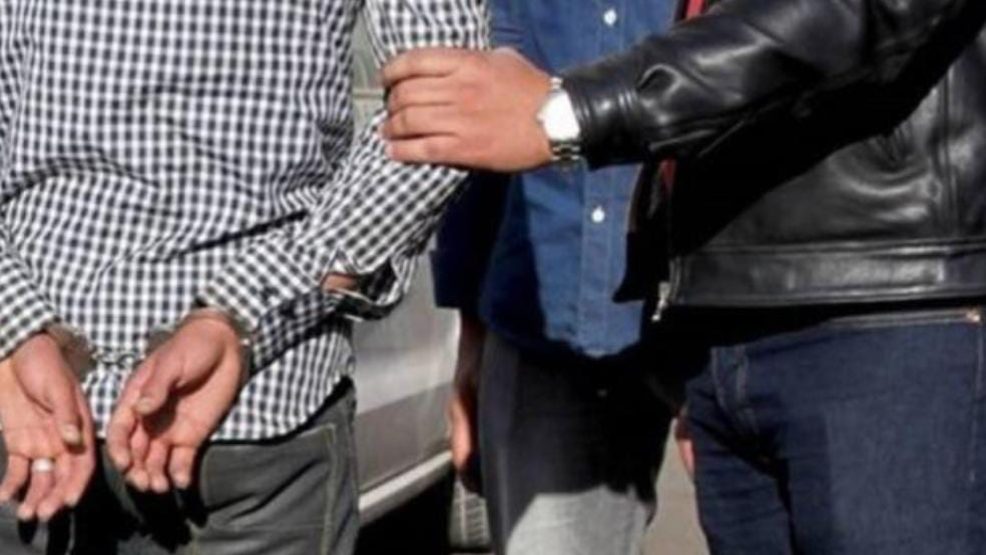 الناظور : توقيف شاب على خلفية التغرير بقاصر سرقت 11 مليون سنتيم لوالدها وسلمتها له