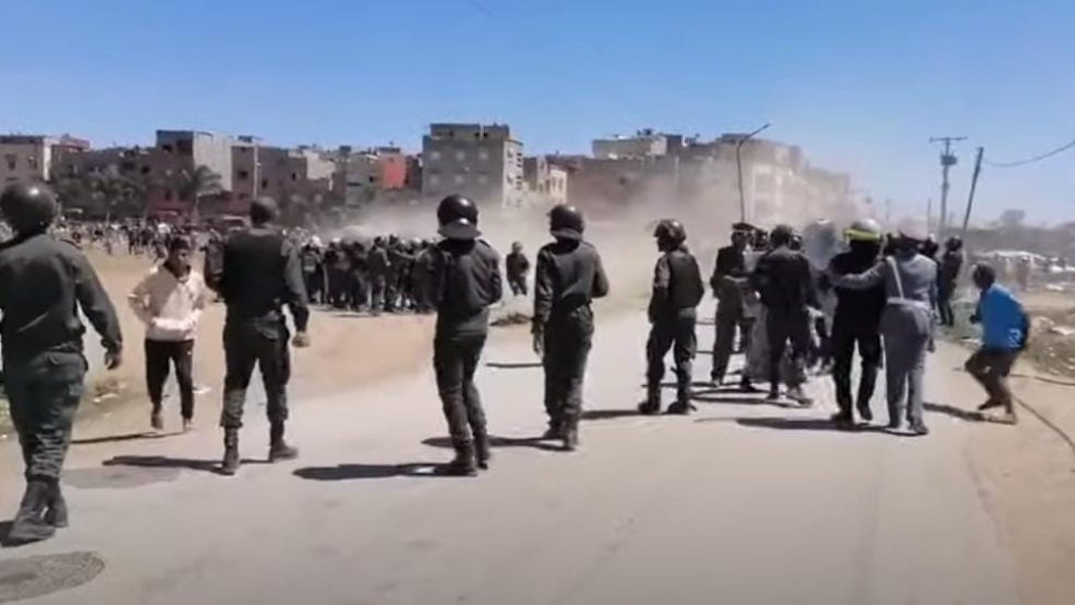 الصخيرات : اندلاع إشتباكات بين ساكنة حي صفيحي والقوات العمومية