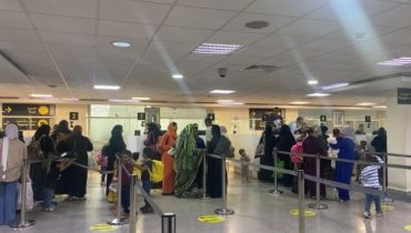وصول اول طائرة تقل 130 من المغاربة قادمة من السودان