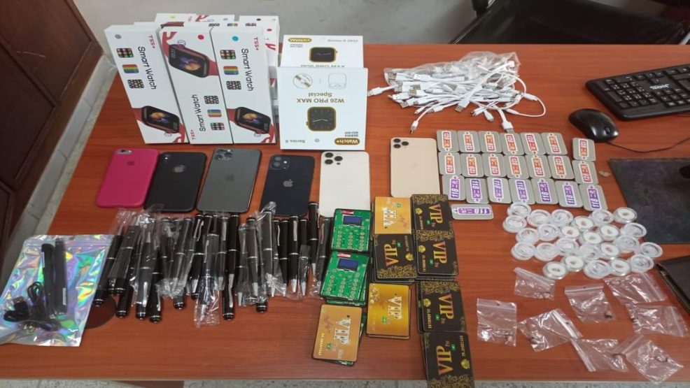 طنجة : ترويج أجهزة إلكترونية مهربة تستعمل للغش في الامتحانات تورط طالبين