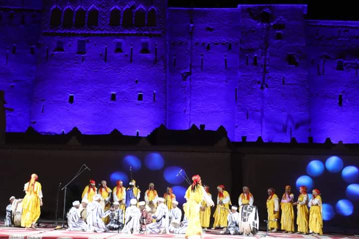 فرقة “أحواش فينت” في اختتام مهرجان “أحواش” للرقص الجماعي الأمازيغي بورزازات