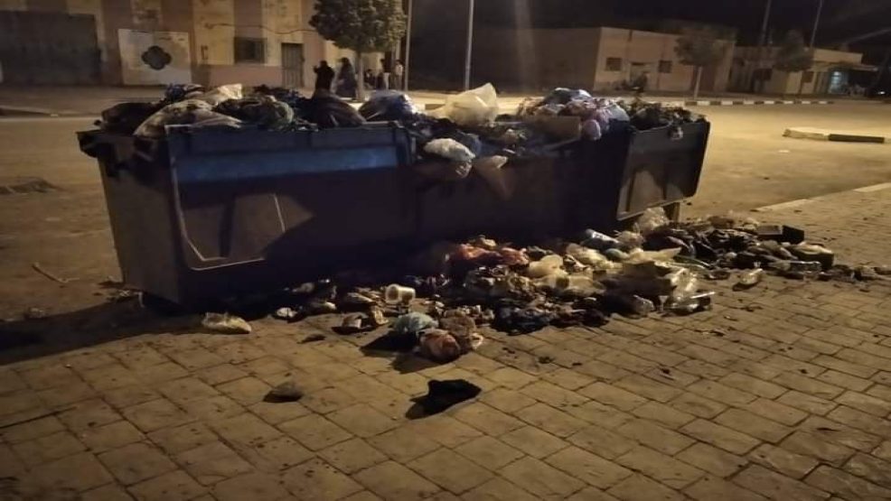 انزكان : انتشار الأزبال وتكدسها بنقط التجمع بسبب اضراب العمال