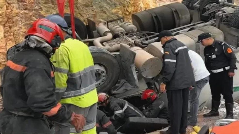 الناظور…إنقلاب شاحنة لنقل الغاز تتسبب ترسل 3اشخاص المستعجلات