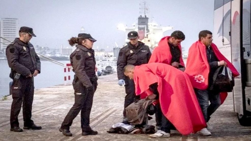 تهريب المهاجرين.. توقيف أربعة مهربين جزائريين في إسبانيا