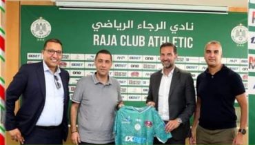 الرجاء يعلن تعيين الألماني جوزيف زينباور مديرا فنيا جديدا