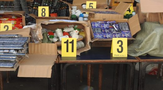 حيازة وترويج المفرقعات والشهب النارية المهربة يورط ستيني وابنه بالدارالبيضاء