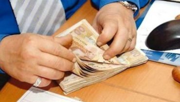 الحكومة تعد بزيادة جديدة في اجور الموظفين