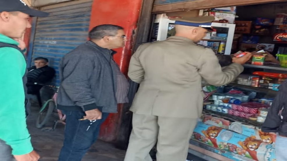 حد السوالم..قائد قيادة السوالم الطريفية يقود حملة لتحرير الملك العمومي ومراقبة أسعار وجودة المواد الغذائية