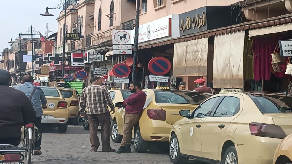 محطة لـ”الطاكسيات صغار ” بعرصة المعاش  تثير غضب المواطنين بمراكش